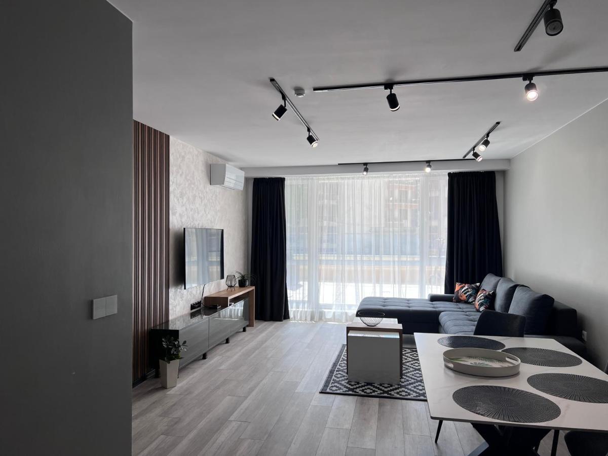 A-Brilliant, New! Spacious & Modern Apartment In Varna Whit Garage エクステリア 写真